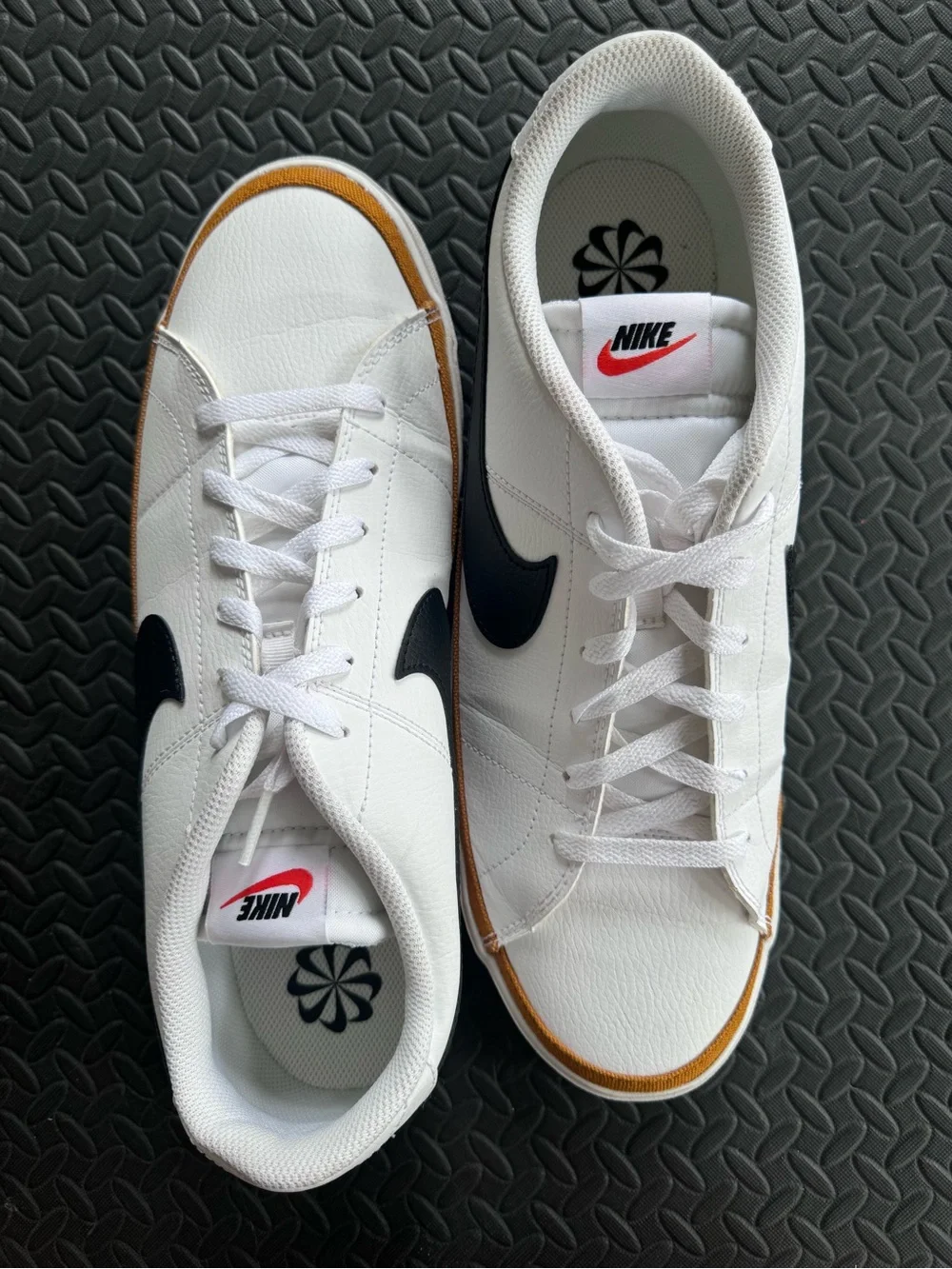 Nike Men’s White Black Gum-Trim Low-Top Sneakers